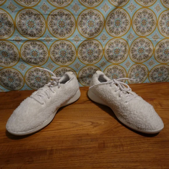 ALLBIRDS White Teddy Bear Wool Sneakers, size 8 - Picture 3 of 8